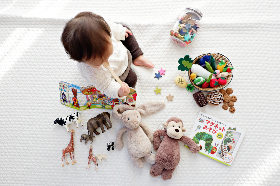 Bebé jugando en casa durante asesoría pediátrica de rutinas y sueño infantil